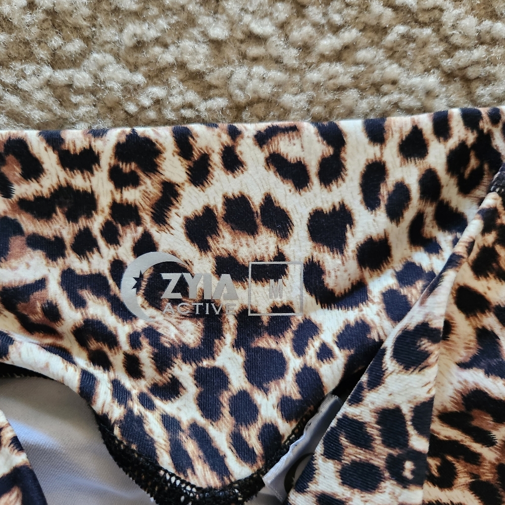Zyia Leopard Brilliant Scrunch Hustle Shorts - Picture 3 of 5